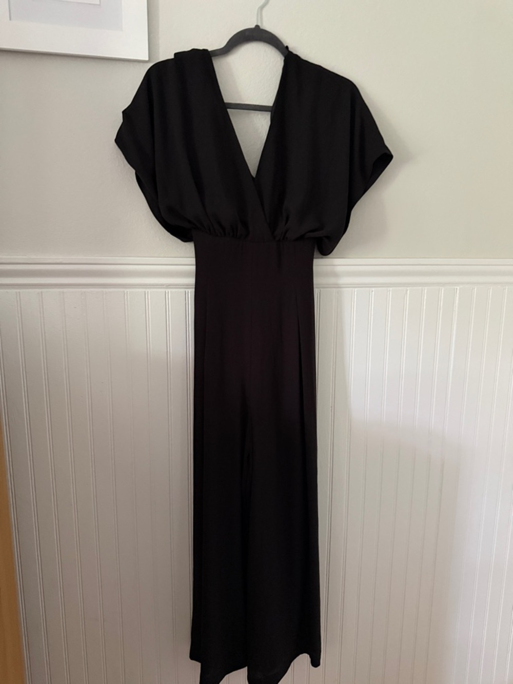 NWT White House Black Market Black V-Neck Jumpsuit SZ: 8